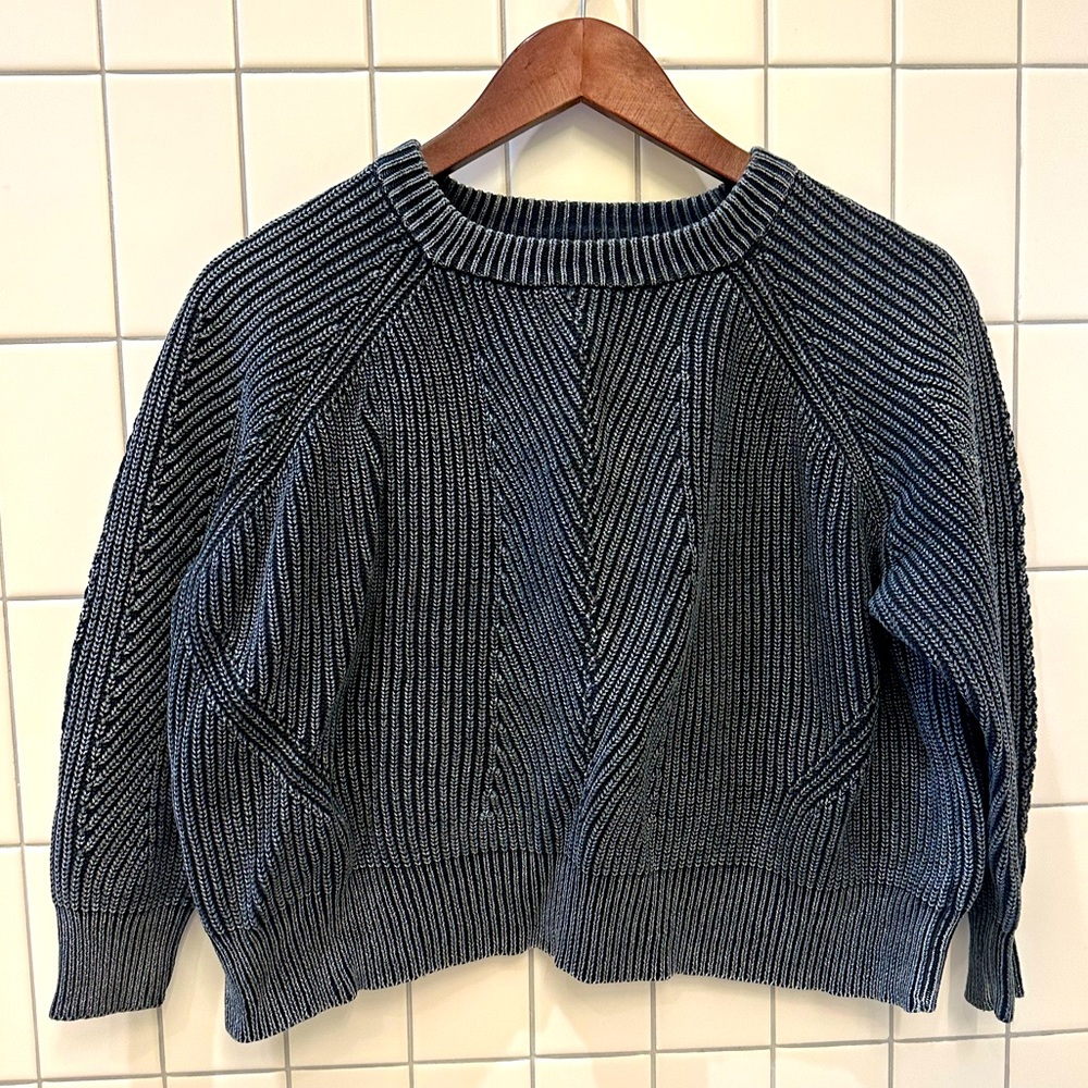 Demylee New York cropped boxy sweater, size medium.